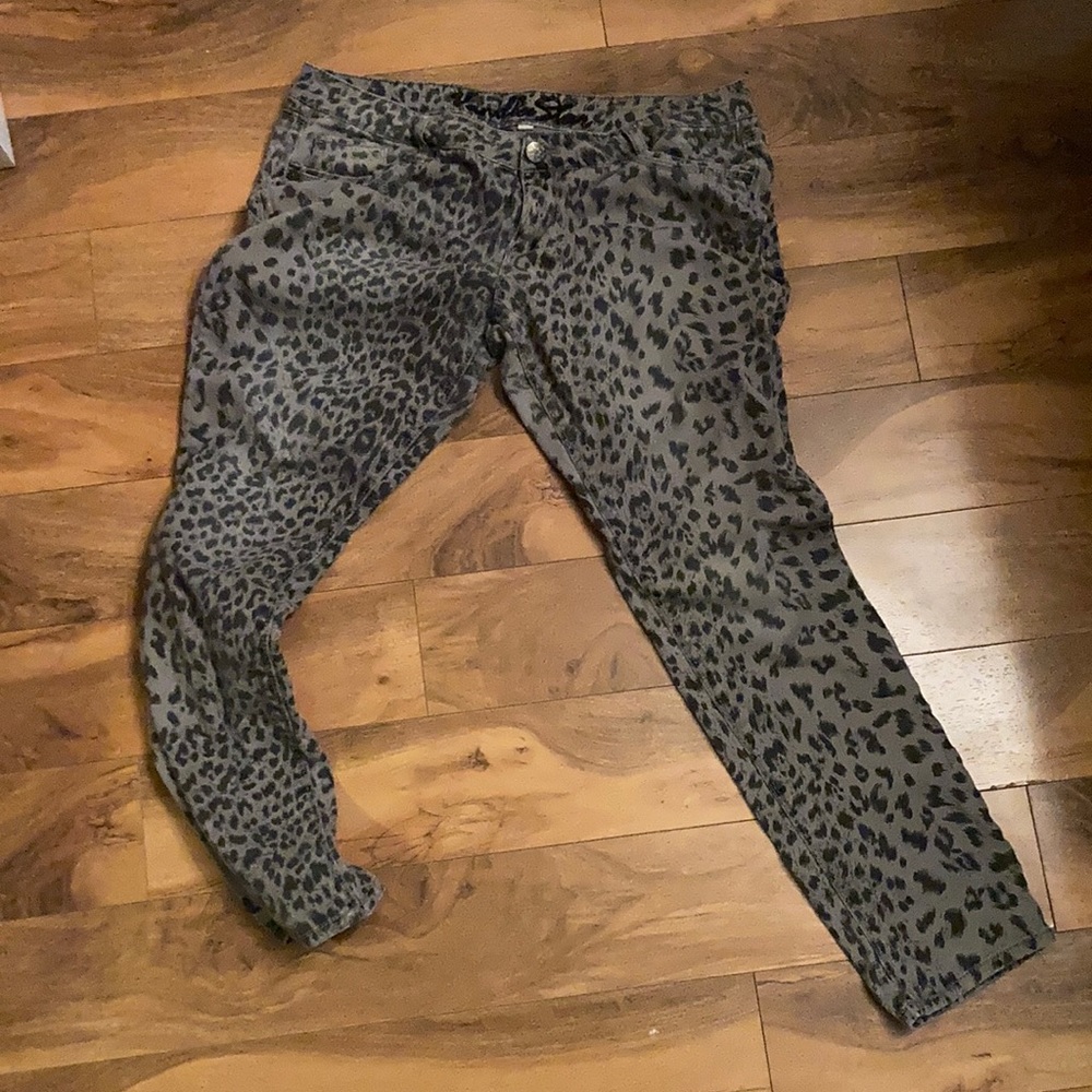 Vanilla star jegging jeans. Leopard Grey. Size 17
